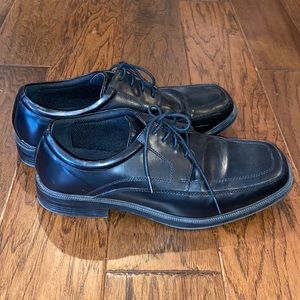 Men’s leather dress shoes